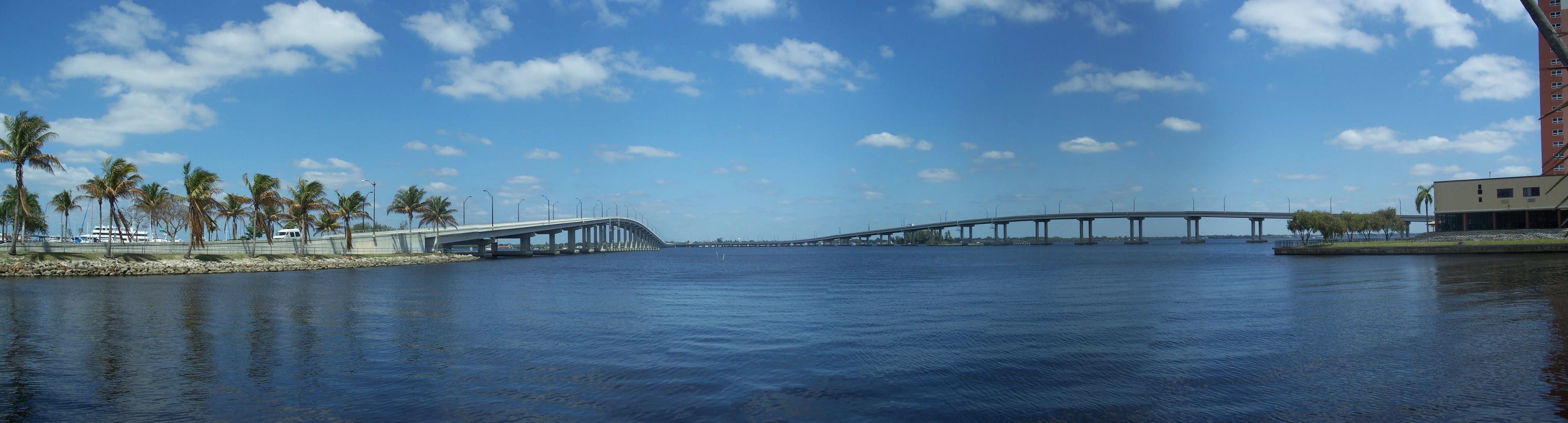 Edison Bridge across the Caloosahatchee River in Fort Myers